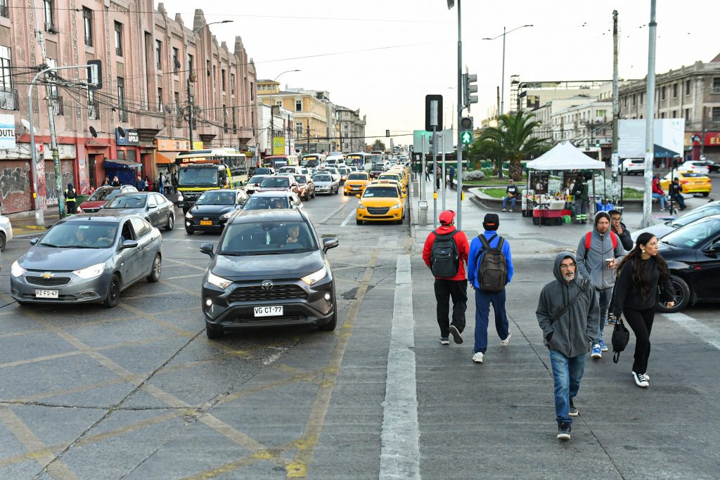 Vacaciones de invierno ponen en pausa el ruido de Santiago: el tránsito vuelve a aparecer como el principal responsable