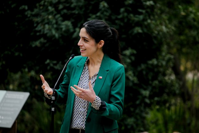 Ministra Toledo aclara polémica por cambio climático: "Tengo clarísimo que el hombre es responsable y tiene impacto tremendo en las condiciones"