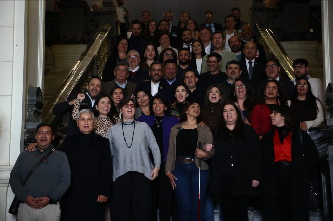 Gobierno propone compensación total a municipios por contribuciones, pero alcaldes de oposición rechazan la fórmula
