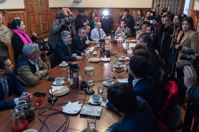 Oposición anuncia tres requerimientos al TC para frenar megarreforma y presiona al PDG