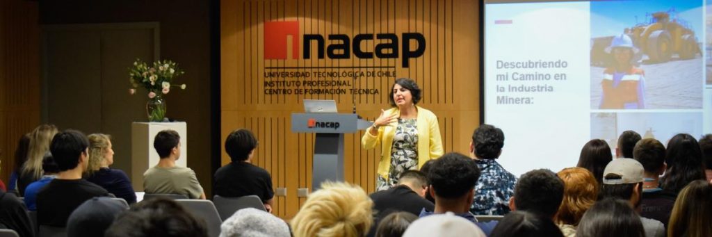 Directora de Minería de INACAP por la IA: "No es que la máquina venga a reemplazar, es que tengo que saber cómo usarla para poder ser competente"