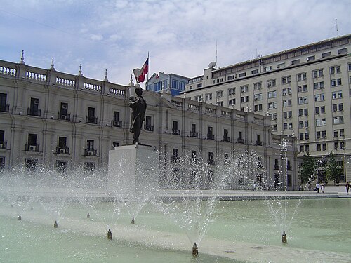 Monumento a Sebastián Piñera avanza: comisión visita Plaza de la Ciudadanía para definir su ubicación