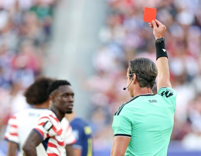 Trump rompe el silencio por la roja de Balogun y FIFA sale a defender su decisión