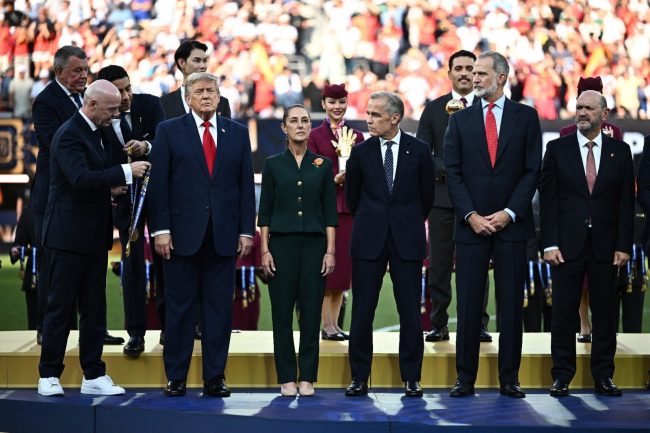 Trump volvió a acaparar la atención en la final del Mundial: permaneció junto a España durante la celebración del título