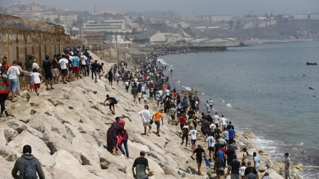 Al menos 27 muertos en crisis migratoria en Ceuta: cerca de 49.000 personas habrían ingresado desde Marruecos