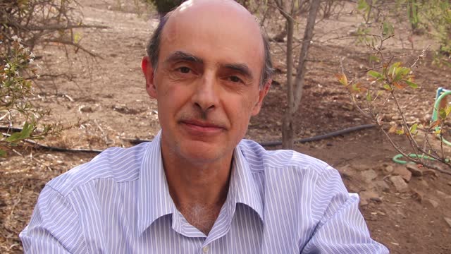 Alfonso Correa del Río aborda los desafíos de la crianza y el impacto de las pantallas en niños