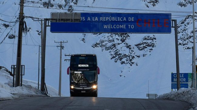 Paso Los Libertadores cumple 28 días cerrado y crece la preocupación por el abastecimiento