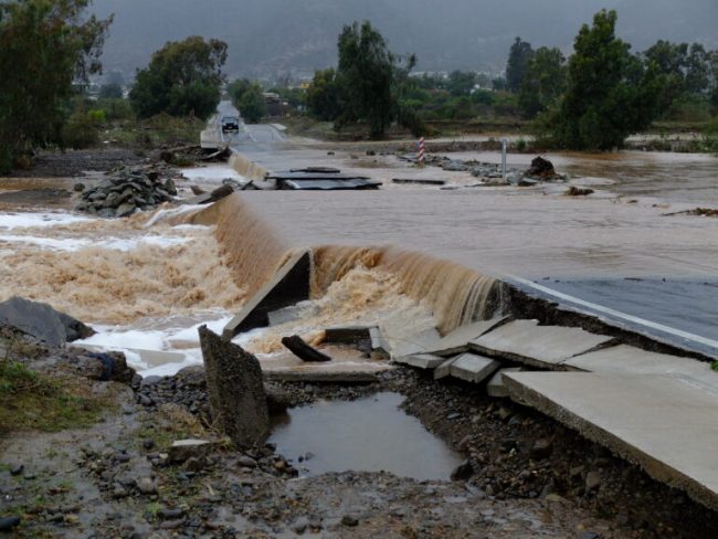 Lluvias golpean al norte de Chile: evacuaciones, cortes de rutas y más de 23 mil clientes sin luz