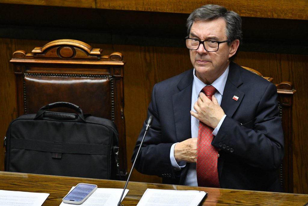 Barros aborda con exministros de Defensa polémica con Argentina y descarta impacto en relación bilateral