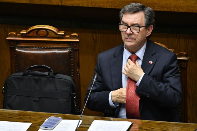 Barros aborda con exministros de Defensa polémica con Argentina y descarta impacto en relación bilateral