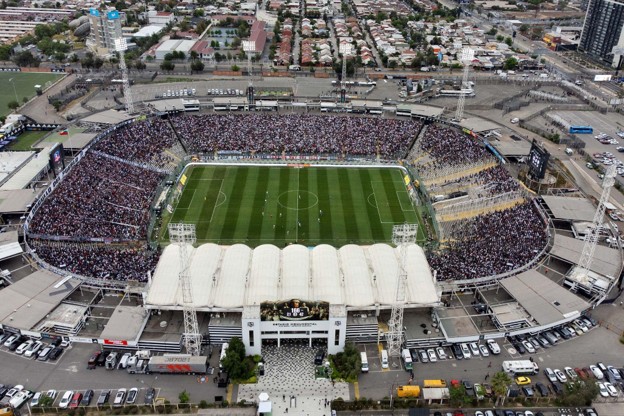 Cómo las malas decisiones de la directiva arruinaron el fútbol chileno
