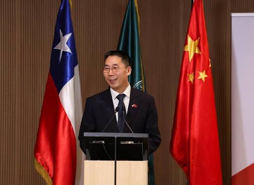 Embajador de China escala críticas contra EE.UU. y acusa presiones sobre Chile por cable submarino
