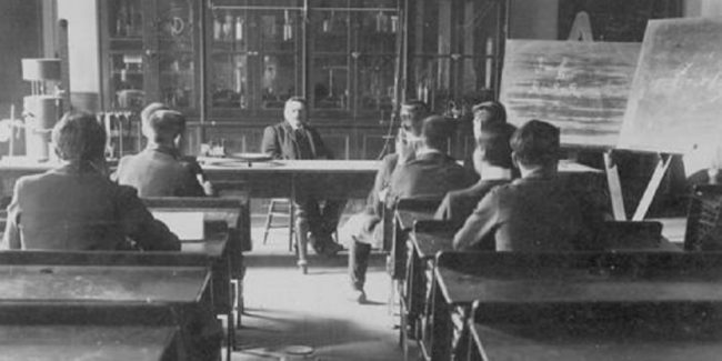 Día del Profesor Normalista: la historia de las escuelas que formaron docentes por más de 130 años en Chile
