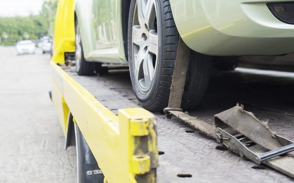 Nuevo reglamento para remolcar vehículos en Chile: prohíben cuerdas y fijan velocidades máximas
