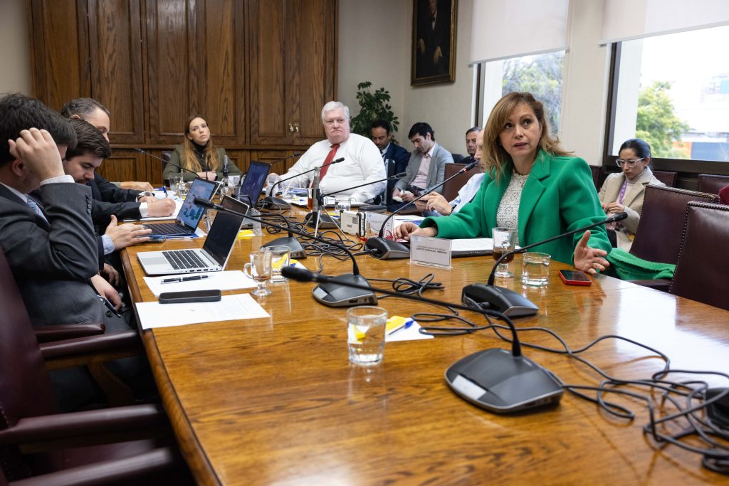 Telecomunicaciones: Senado abordará regulación de operadores satelitales tras crecimiento de Starlink en Chile