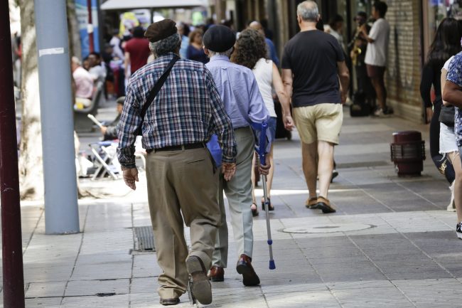 Japón supera las 100.000 personas mayores de 100 años: Chile envejece más rápido y ya tiene una fecundidad menor