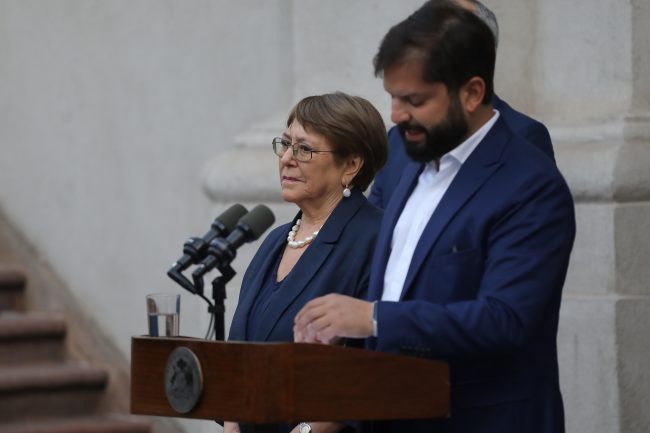 Boric y Bachelet piden a Kast reconsiderar la permanencia de Chile en el Escudo de las Américas