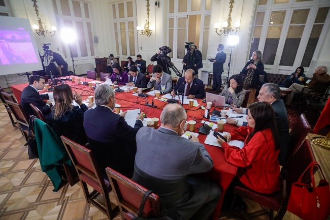 Comisión mixta acuerda ampliar a cinco años la prohibición de reingreso para extranjeros expulsados