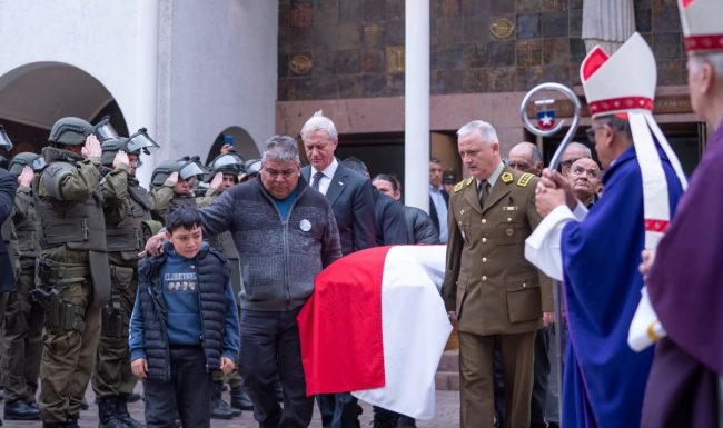 Presidente Kast participa en el funeral de Cristopher Aguilera, carabinero asesinado en Lo Espejo
