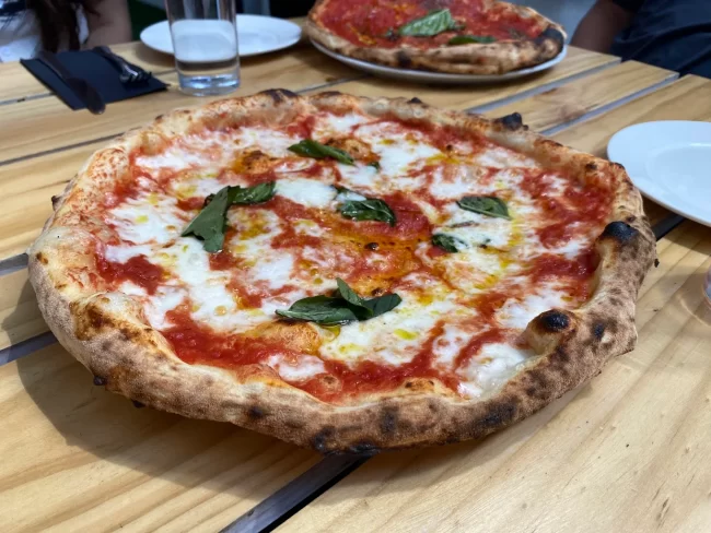 Dónde comer las pizzas chilenas elegidas entre las 100 mejores del mundo