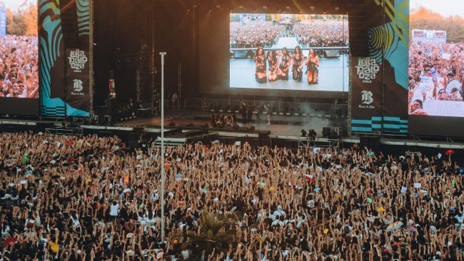 Lollapalooza Chile anuncia su edición número 15 con Travis Scott, Charli XCX y The Killers