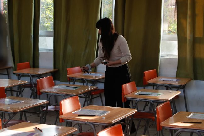 Hasta $75 mil por día: cómo postular para ser examinador del Simce 2026