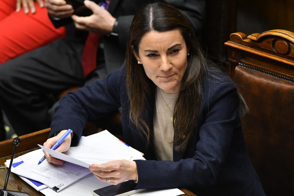 Ministra Arzola defiende fin de “Yo elijo mi PC” por falta de impacto en los aprendizajes