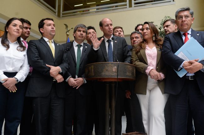Senadores ingresan nueva reforma de seguridad que permite decretar estado de emergencia ante amenazas graves y al Congreso revocarlo