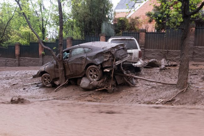 CChC dispone maquinaria pesada para el despeje del aluvión en San Carlos de Apoquindo