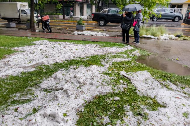 Tormentas y granizos afectan la zona central: Región Metropolitana bajo Alerta Roja y evacuación en Talagante
