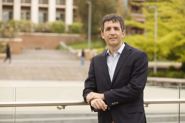 Mauricio Larraín: 