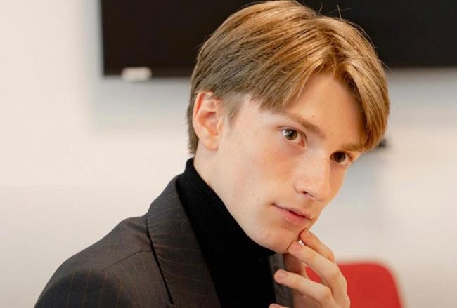 Quién es Elwan Benoît, el estudiante de 17 años que se convirtió en uno de los rostros de las protestas en Francia