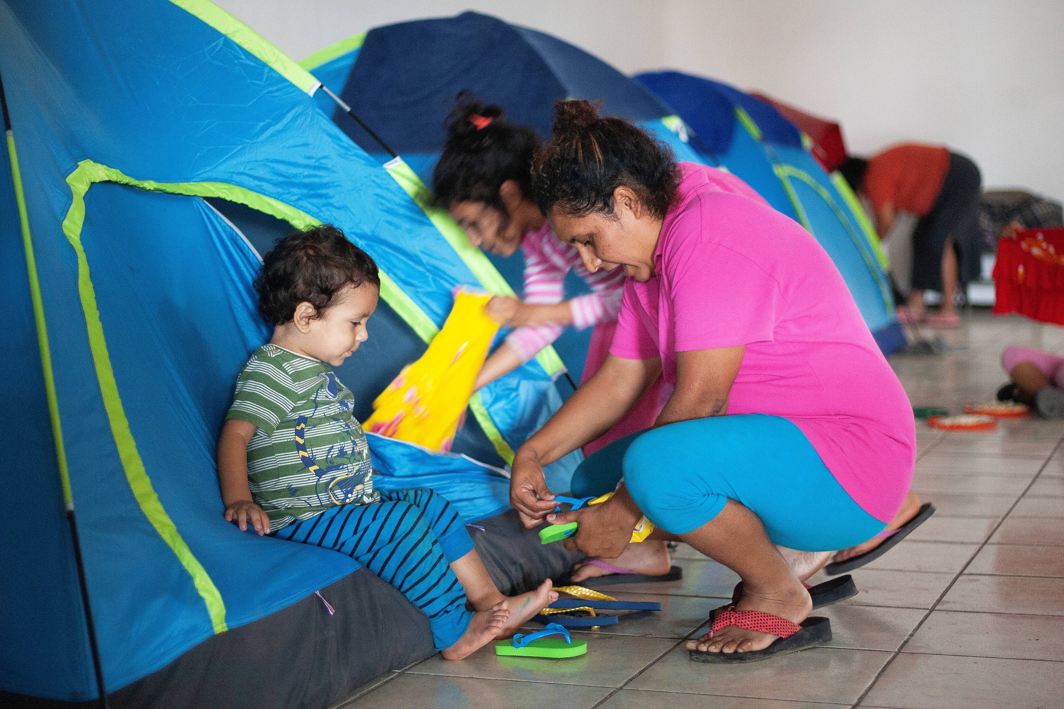 Más de 13 mil menores de edad, incluidos 400 bebés, han sido enviados a México a la espera de los trámites.
