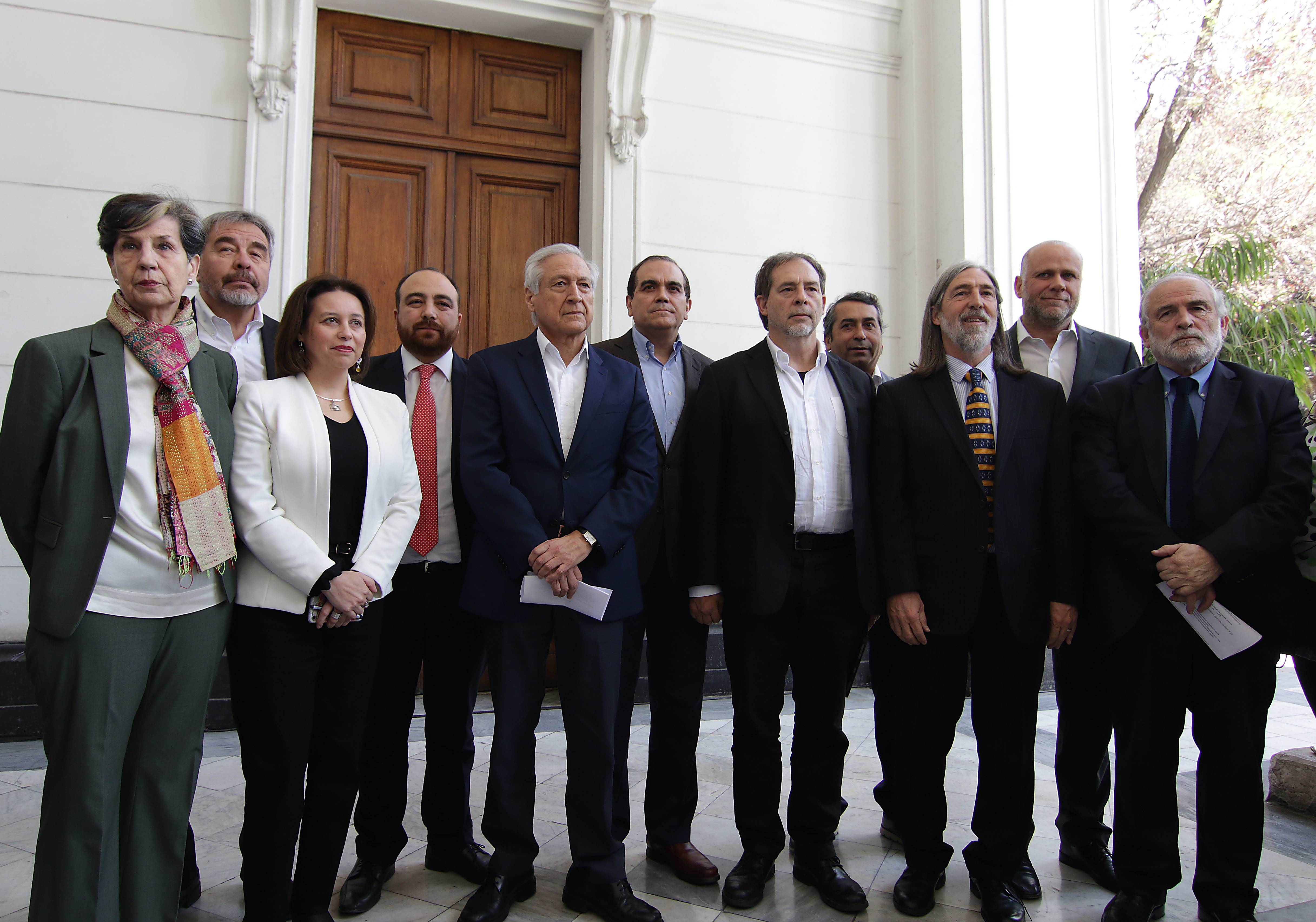Parlamentarios y dirigentes de partidos de la ex Concertación.