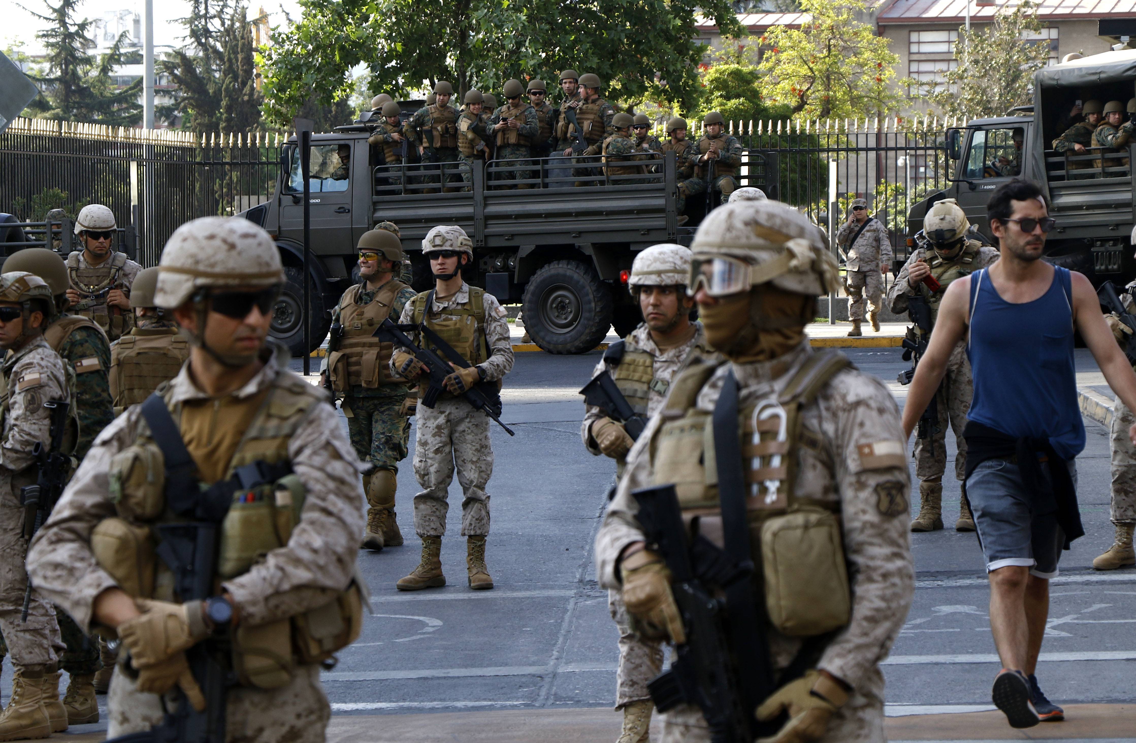 Ejército resguarda la Escuela Militar, lunes 21 de octubre