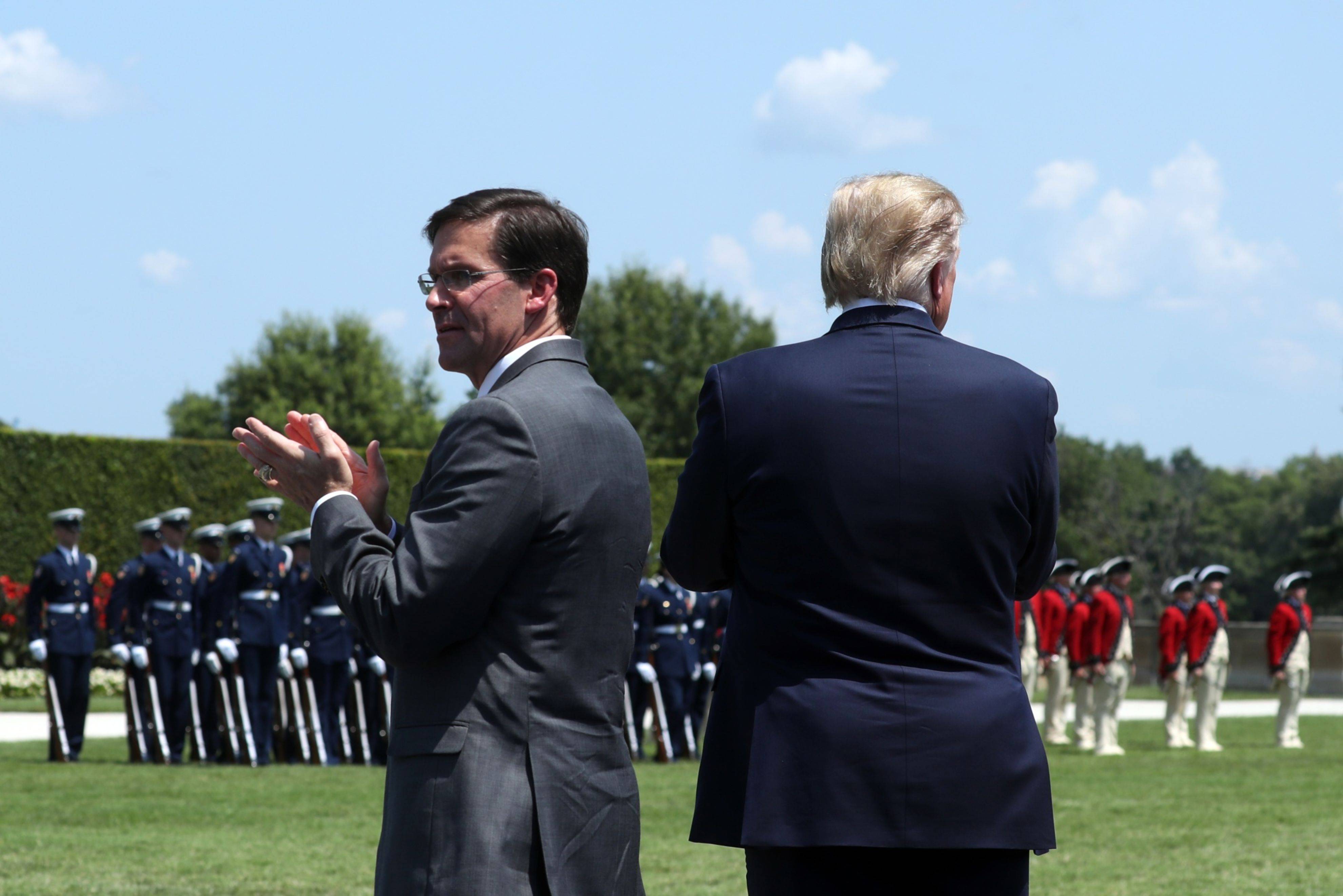Secretario de Defensa, Mark Esper, y el presidente Donald Trumpo. Créditos: Mark Wilson/Getty Images (Bloomberg)