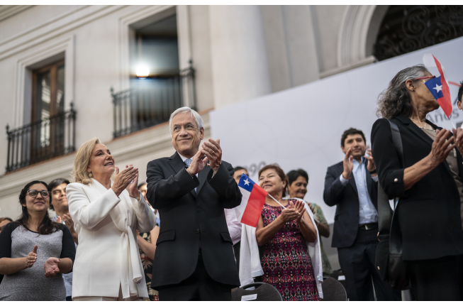 Ceremonia de los 30 años de democracia en La Moneda. Cecilia Morel acompañó al Presidente Piñera. Créditos: Presidencia de la República