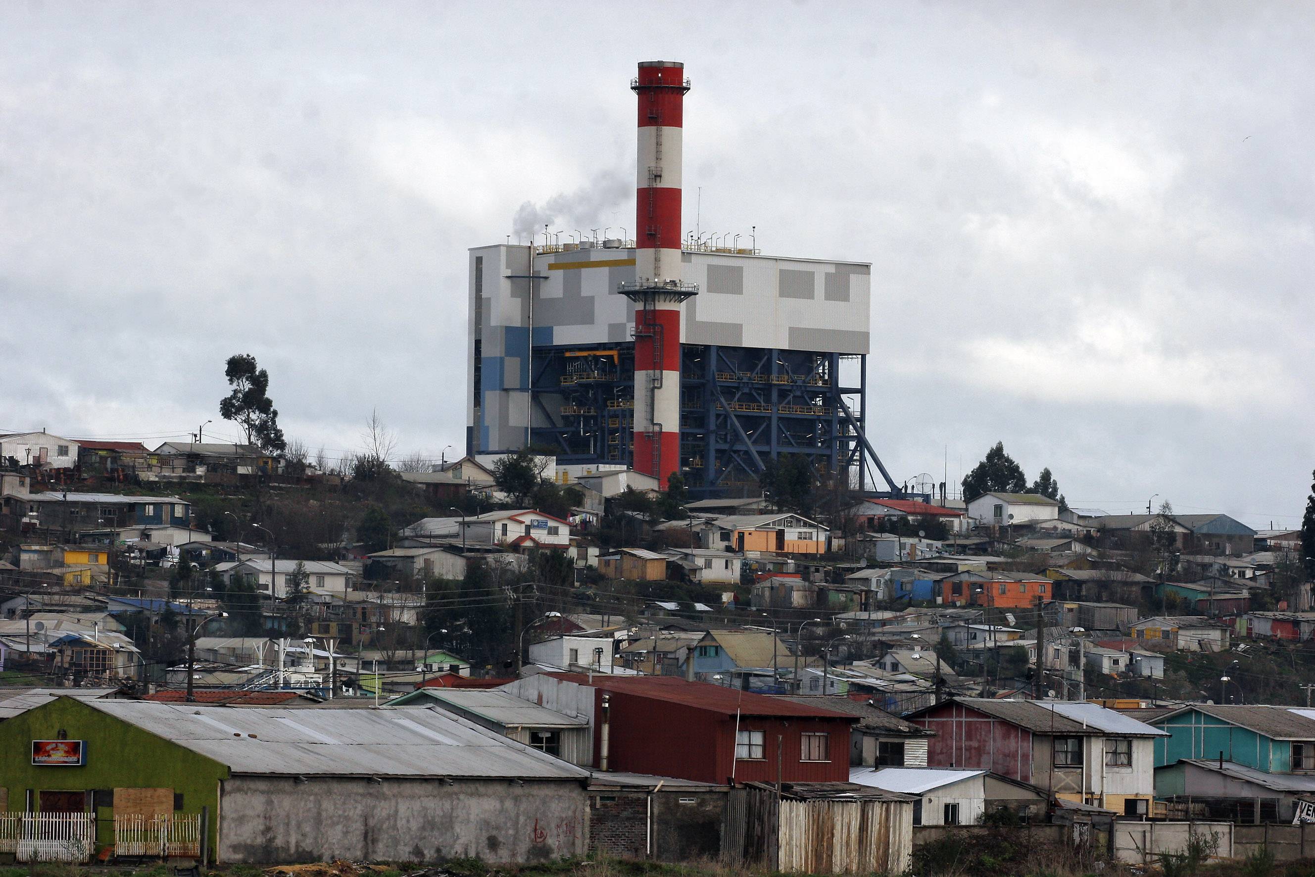 a planta Termoeléctrica Bocamina II, está ubicada en el sector Lo Rojas de la comuna de Coronel 
