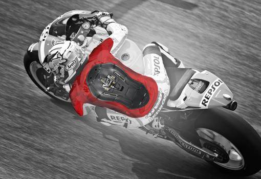 Así se ve un airbag en un piloto de Moto GP. Créditos: ABC/Alpinestars