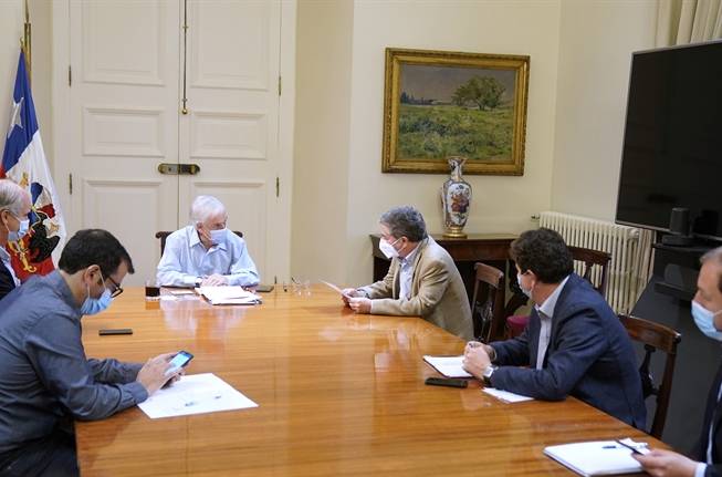 Presidente Piñera con los senadores de Chile Vamos
