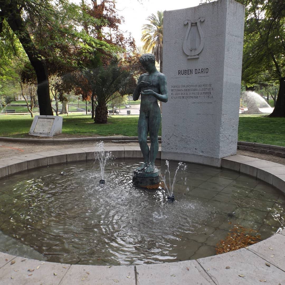 Monumento a Rubén Darío, Parque Forestal de Santiago